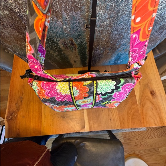 Vera Bradley Retired 2014 Vintage Ziggy Zinnia Floral Crossbody Bag (EUC) - Picture 11 of 15